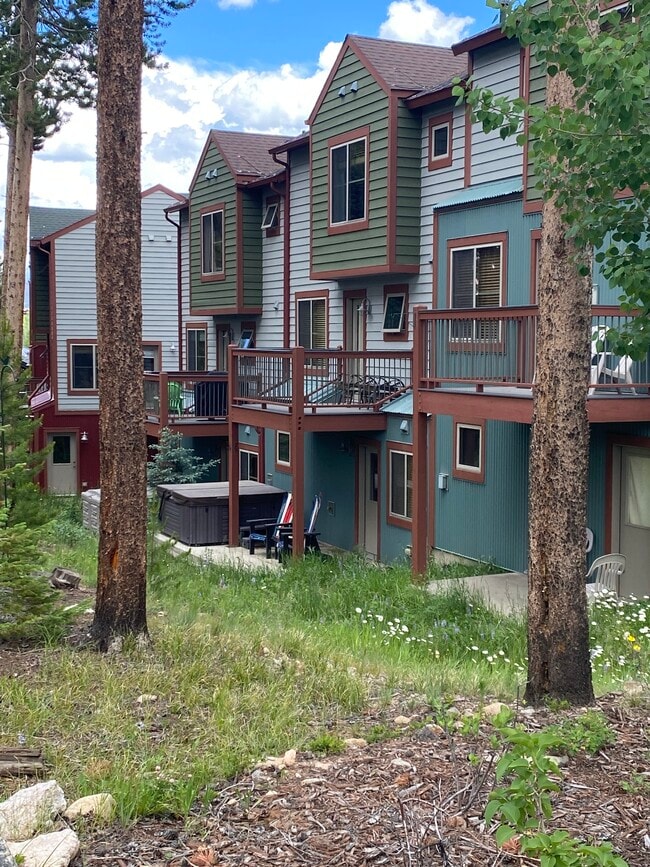 Building Photo - 213 Wolf Park Ln