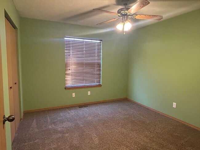 Building Photo - Beautiful 3 bedroom home - Clever, MO