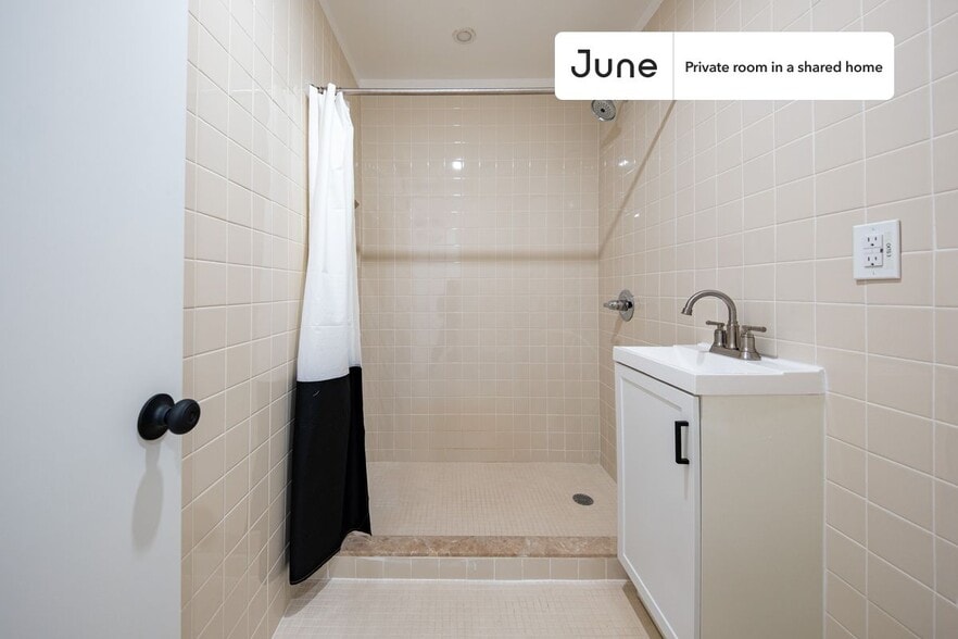 Building Photo - Room in Shared 4 bed/2 bath home in Ditmas Park