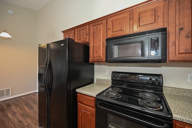 Building Photo - Beautiful 3 Bedroom Condo in Amazing Locat...