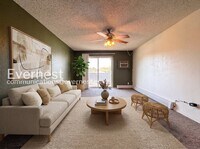 Building Photo - 2 Bed/2 Bath Condo with Modern Amenities / Available Soon!