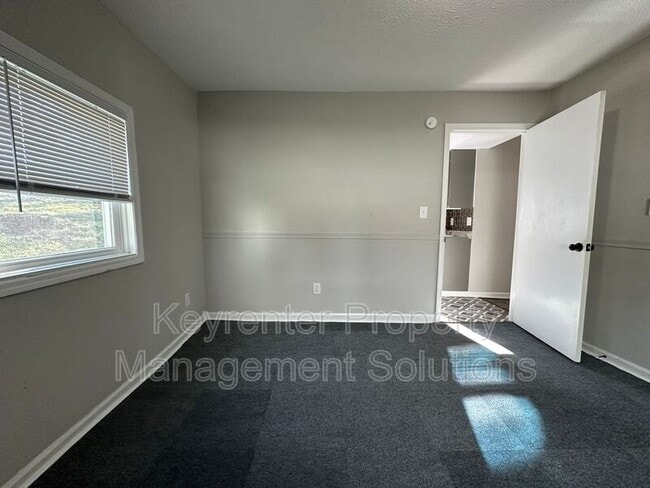 Building Photo - 621 C St