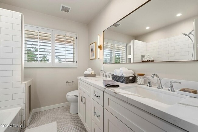 Building Photo - 5019 E Rovey Ave