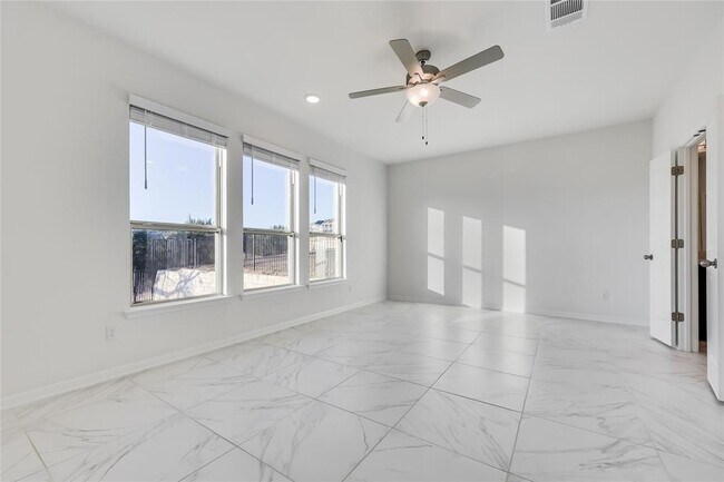 Building Photo - 4621 Modena Bay Bend