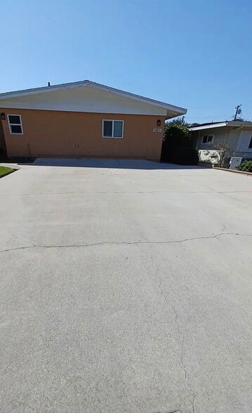 Driveway/parking for ADU - 1351 Silver Maple Dr