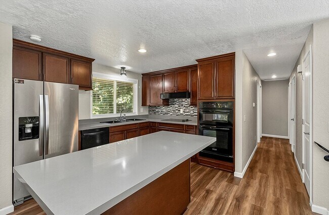 Building Photo - 716 N 182nd St