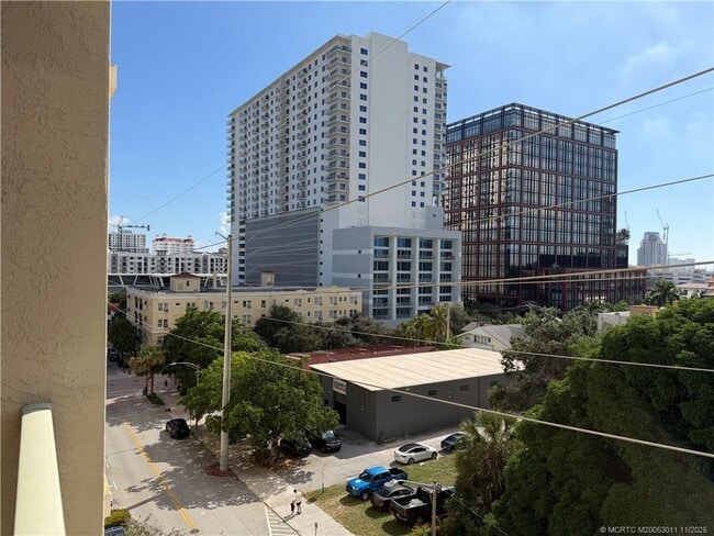 Building Photo - 610 Clematis St