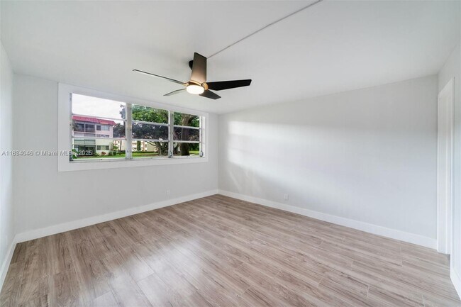 Building Photo - 8901 S Hollybrook Blvd