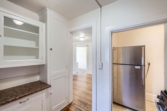 Building Photo - Top Unit (Beautiful Views) Located in the ...
