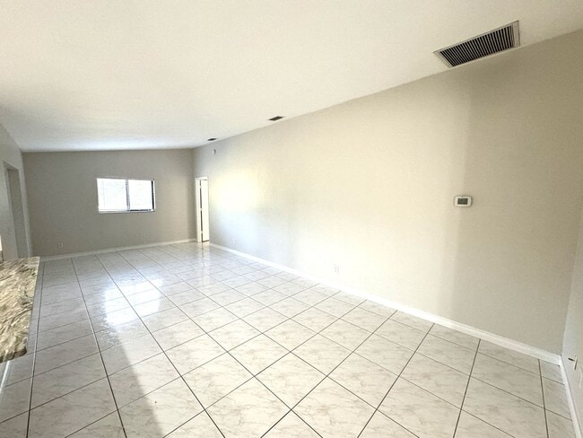 Building Photo - ** NORTH NAPLES ** 3 BED / 2 BATH - FENCED YARD - NO HOA! - PET OK - ANNUAL RENTAL