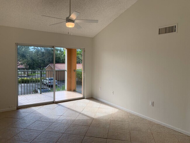 Building Photo - ANNUAL RENTAL - 2ND FLOOR 1 BED / 1 BATH C...