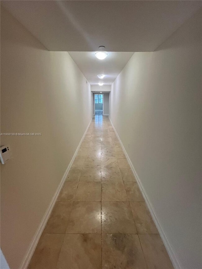 Building Photo - 20201 E Country Club Dr