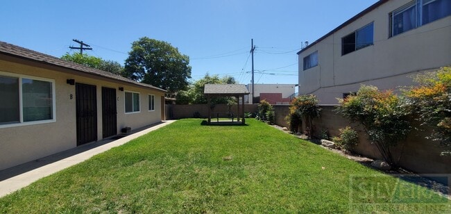 Building Photo - Comfortable upstairs apartment space