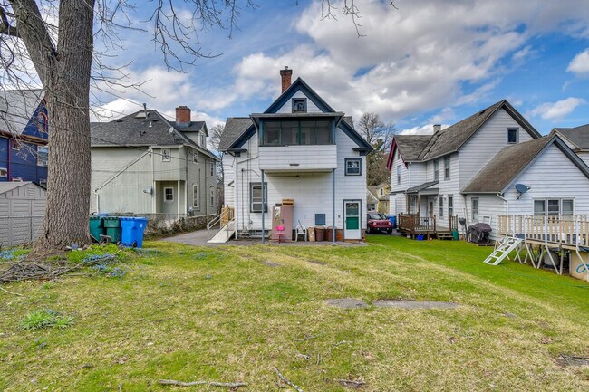 Building Photo - 71 Sanford St