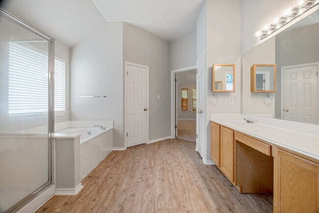 Building Photo - 4229 Kingsburg Dr