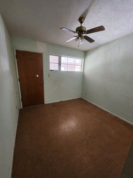 Building Photo - 525 S Rosemont Ave