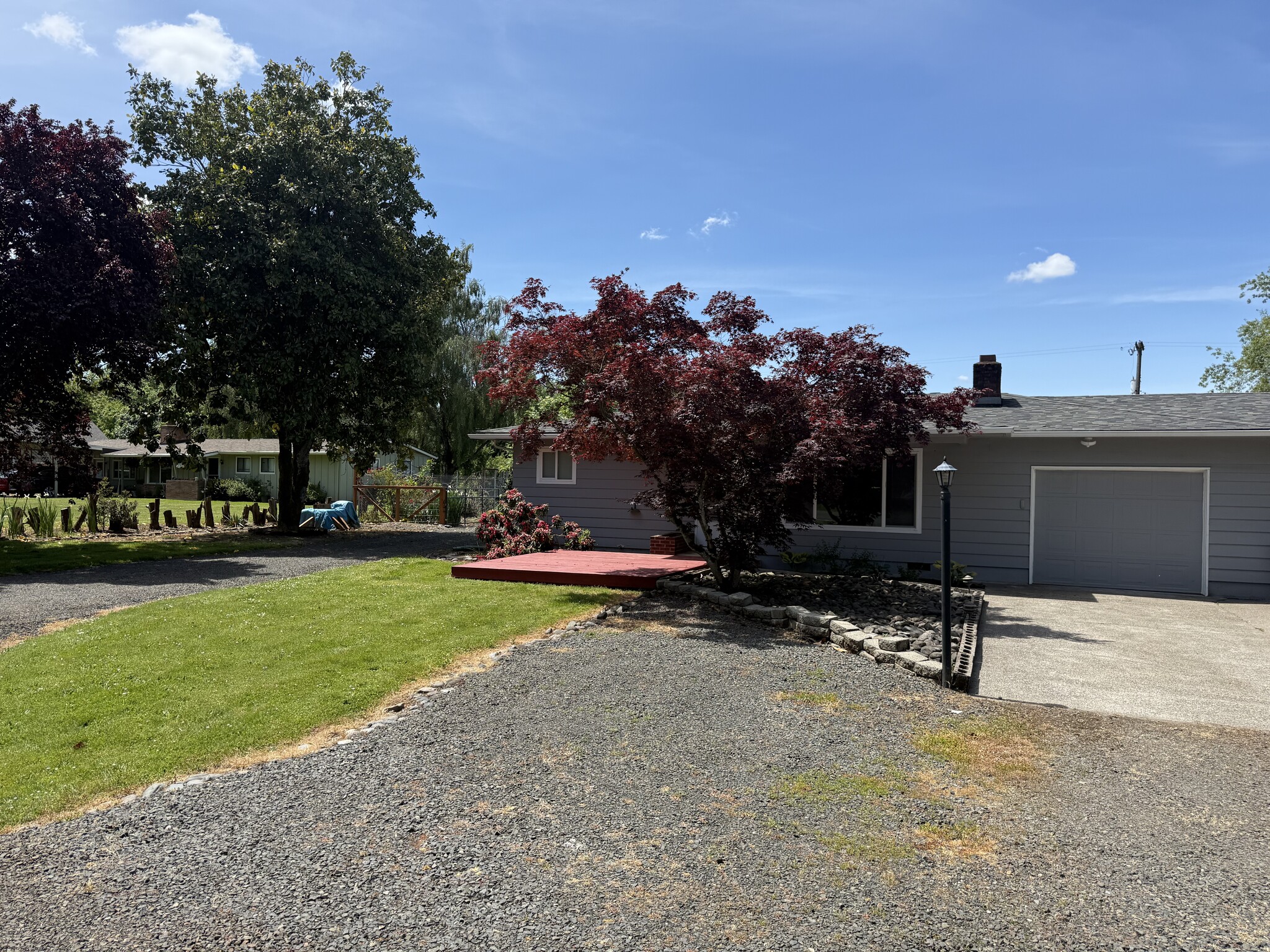Building Photo - 406 Hillview Dr