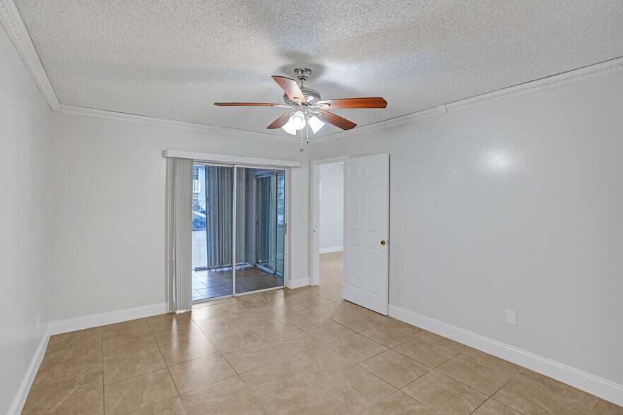 Building Photo - 447 NE 210th Circle Ter