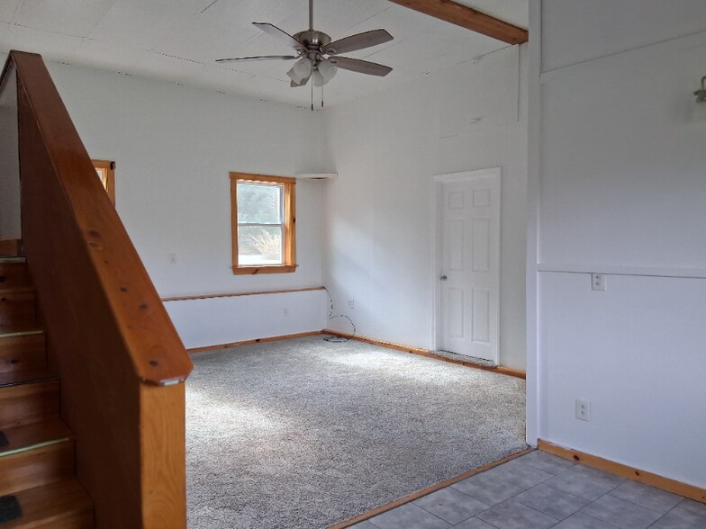 Building Photo - 17 Dickey Ln