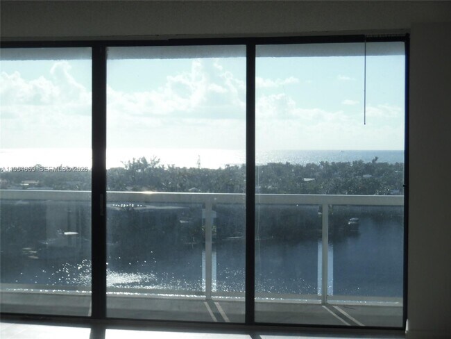 Building Photo - 20505 E Country Club Dr