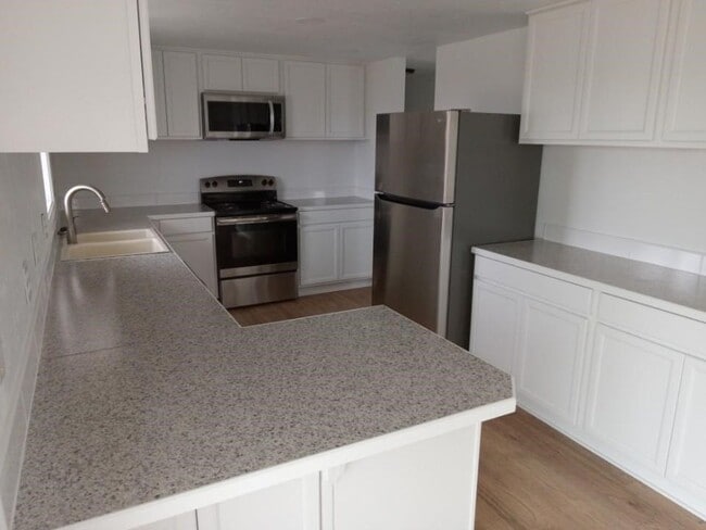 Building Photo - Amazing Private home with views 4-bedroom 2 bath, 2 car garage