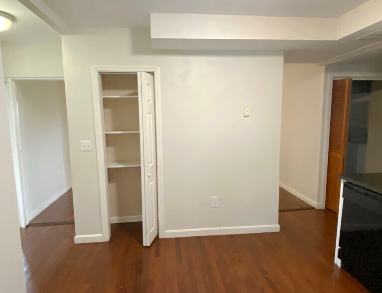 Kitchen - 40 Clark St