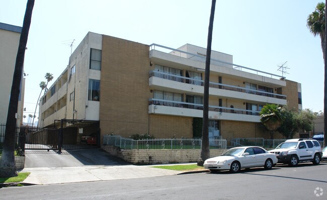 Building Photo - 980 S Magnolia Ave