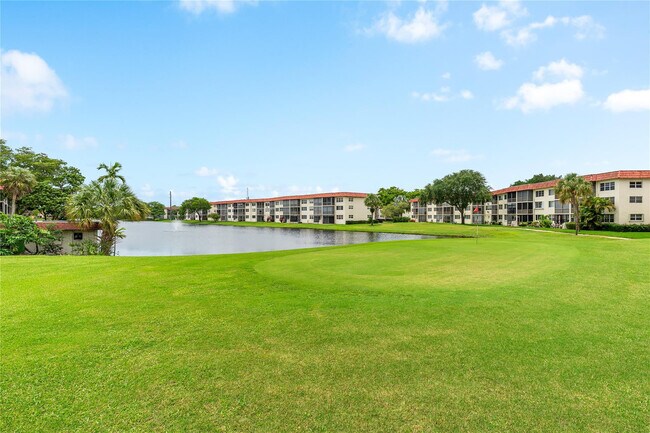 Building Photo - 411 S Hollybrook Dr