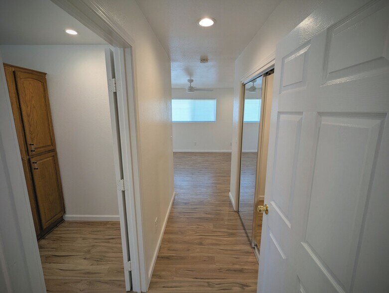 Building Photo - 2213 Newport Dr