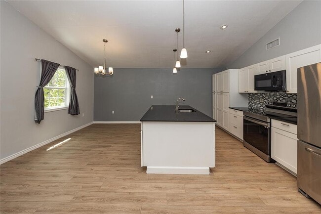 Building Photo - 400 Oak Knob Dr