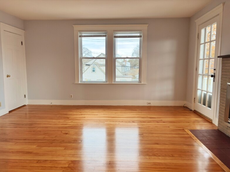 Building Photo - 253 Humphrey St