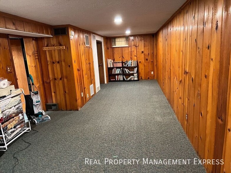 Building Photo - 3 Bedroom 2 Bathroom Home for Rent