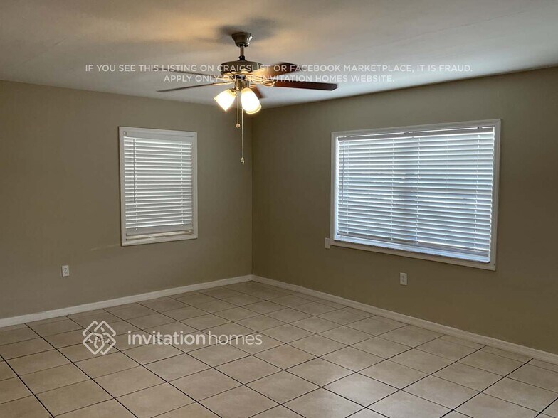 Building Photo - 4504 21st Ave W