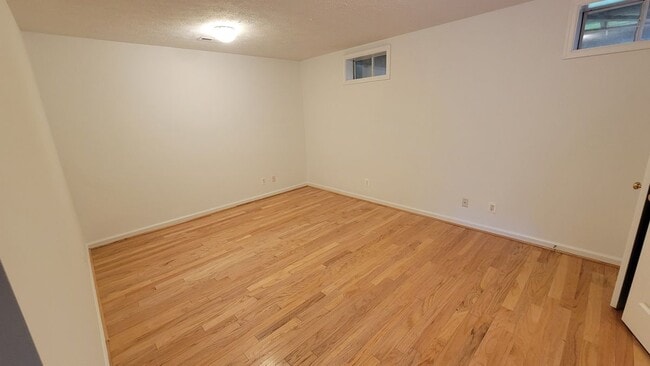 Building Photo - 206 Regina Ln