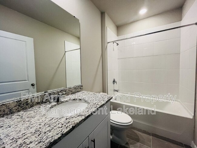 Building Photo - 1061 Oak Vly Dr