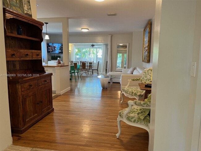 Building Photo - 113 SW 2nd St