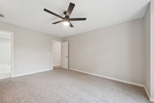 Building Photo - 1610 S Wade Ave