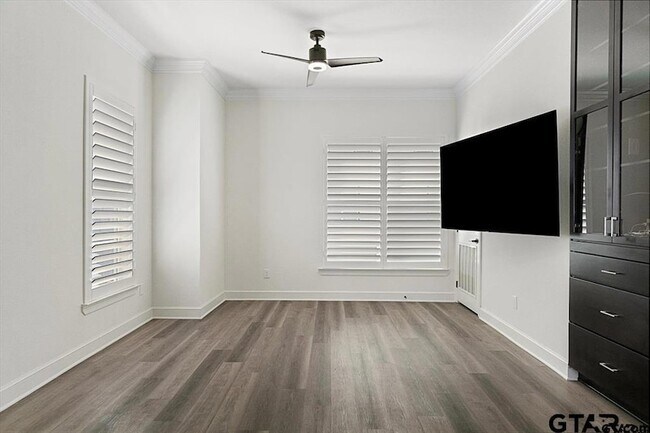 Building Photo - 522 W Erwin St