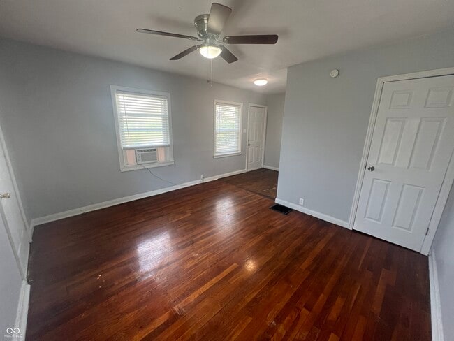 Building Photo - 627 N Tibbs Ave