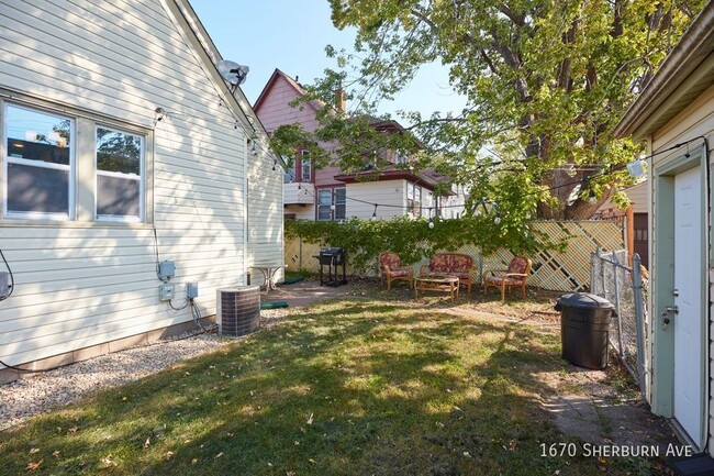 Building Photo - 3br 1ba 2cg ~ Security Deposit Free Altern...