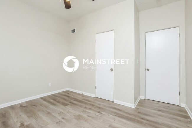Building Photo - 3 Bedroom Pet-Friendly Home in ORLANDO, FL with Main Street Renewal