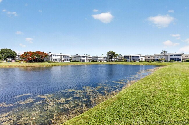 Building Photo - 65 Saxony B