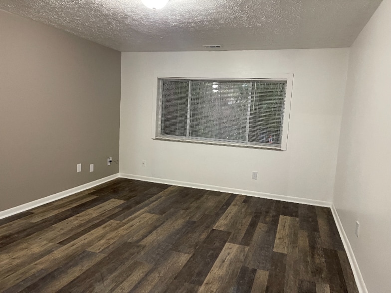 Building Photo - 2483 Montana Ave