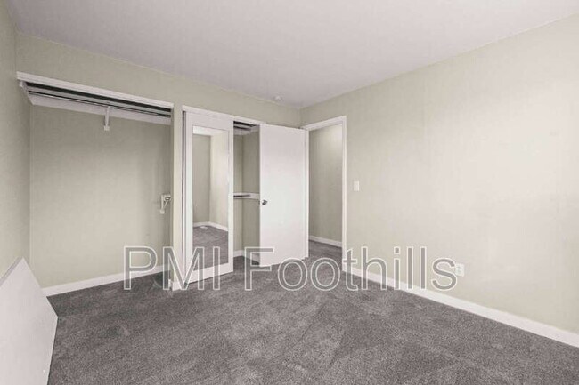 Building Photo - 206 S Holman Way