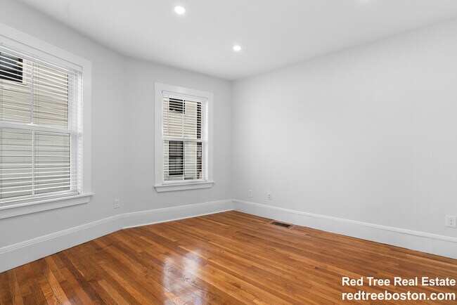 Building Photo - 79 Sydney St