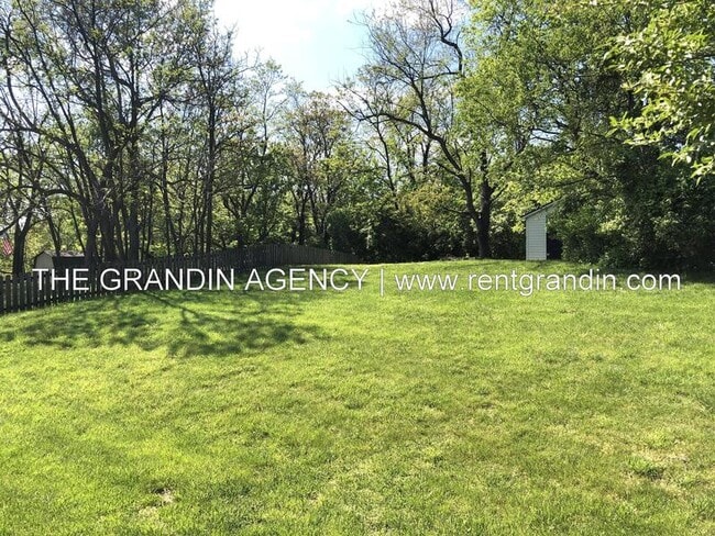 Building Photo - 1811 Meadows Ct