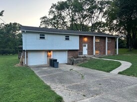 Building Photo - 9149 Wintergreen Dr