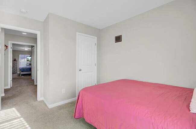 Building Photo - 3 Bedroom 2.5 Bath Townhouse in Lakeview Commons - Goose Creek