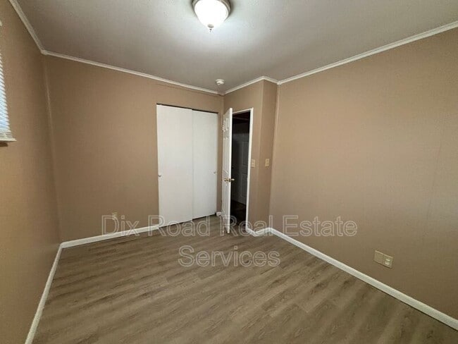 Building Photo - 1422 Honeybee Dr
