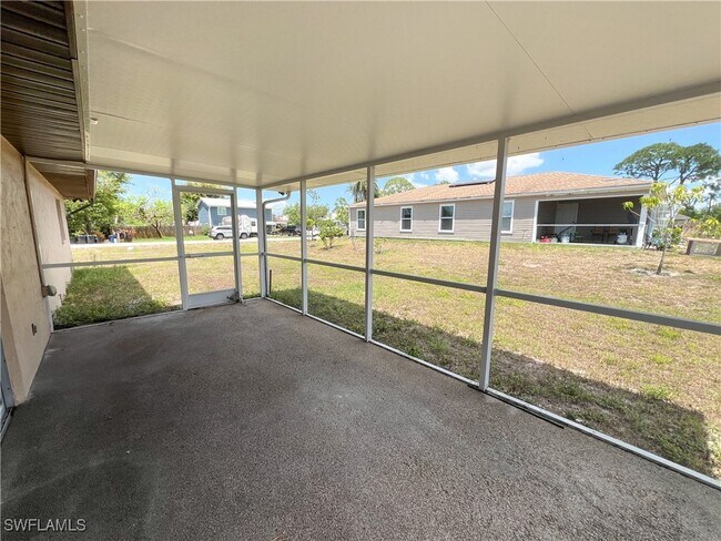 Building Photo - 8109 Sanibel Blvd